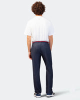 Marineblaue Golfhose mit rotem und weißem Streifen, aus Stretchmaterial für mehr Komfort.