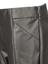Graue Ledersattelbreeches mit Kreuzstich-Design und Reißverschluss-Detail.