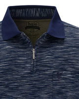 Marineblaues Poloshirt mit Viertelreißverschluss und marmoriertem Muster, mit dem Markenlogo ’haio’.