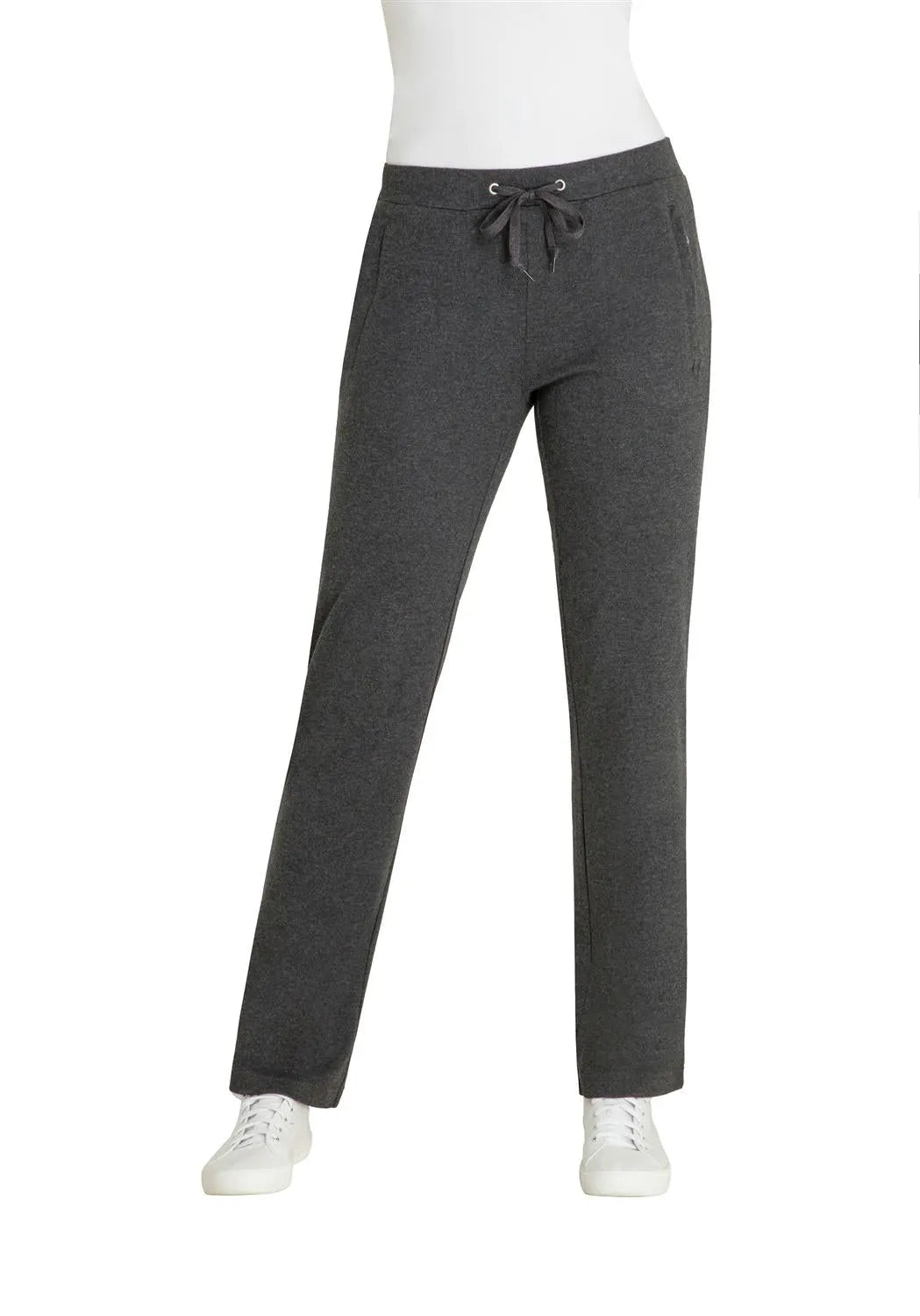 Anthrazitfarbene Jogginghose mit Kordelzug und weißen Turnschuhen in minimalistischem Design.