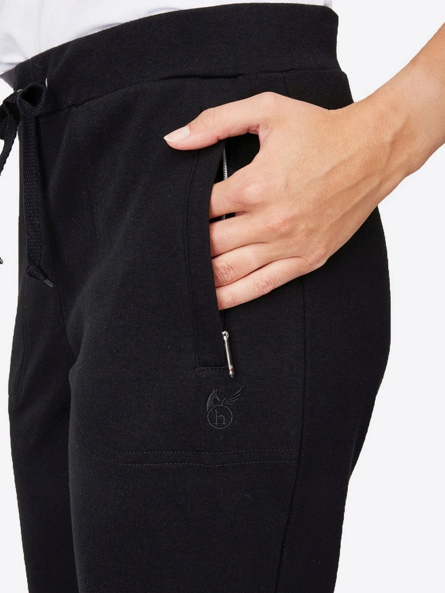 Schwarze Jogginghosen mit Kordelbund und Reißverschlussdetail.