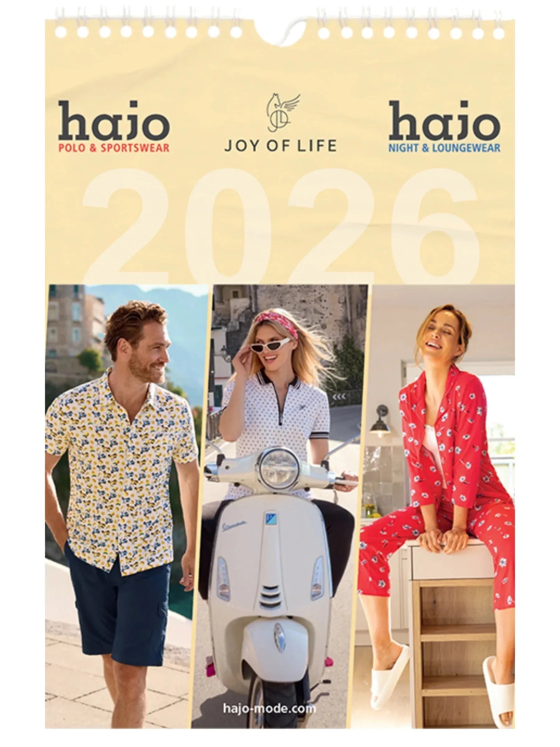 Weiße Vespa-Scooter mit Chromakzenten und blauem Logo für Kalender 2026