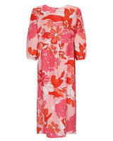 Rosa Kleid mit Blumendruck, Puffärmeln und Rundhalsausschnitt.