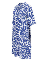 Kleid V-Neck 1/2 Arm: blaues und weißes Blumenmuster, Kurzarm, Kragen