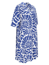 Kleid V-Neck 1/2 Arm: Blau-weißes Blumenprint-Kleid mit V-Neck, Kragen und kurzen Ärmeln