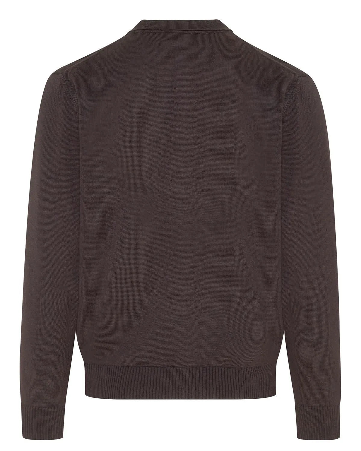 Brauner Strickpullover mit Rundhalsausschnitt.
