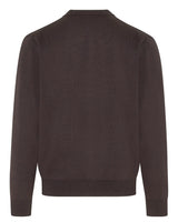 Brauner Strickpullover mit Rundhalsausschnitt.
