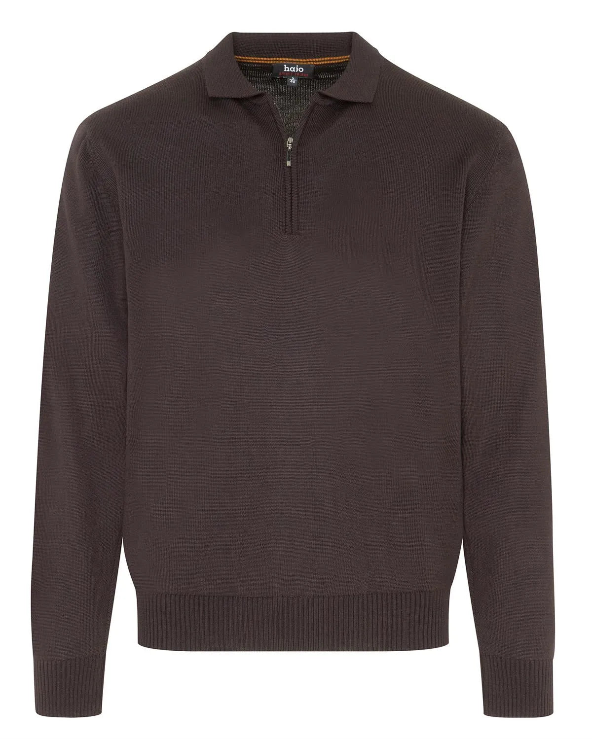 Brauner Viertelreißverschluss-Pullover mit geripptem Kragen und Bündchen.