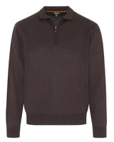 Brauner Viertelreißverschluss-Pullover mit geripptem Kragen und Bündchen.