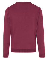 Burgunderfarbener Strickpullover mit gerippten Abschlüssen.