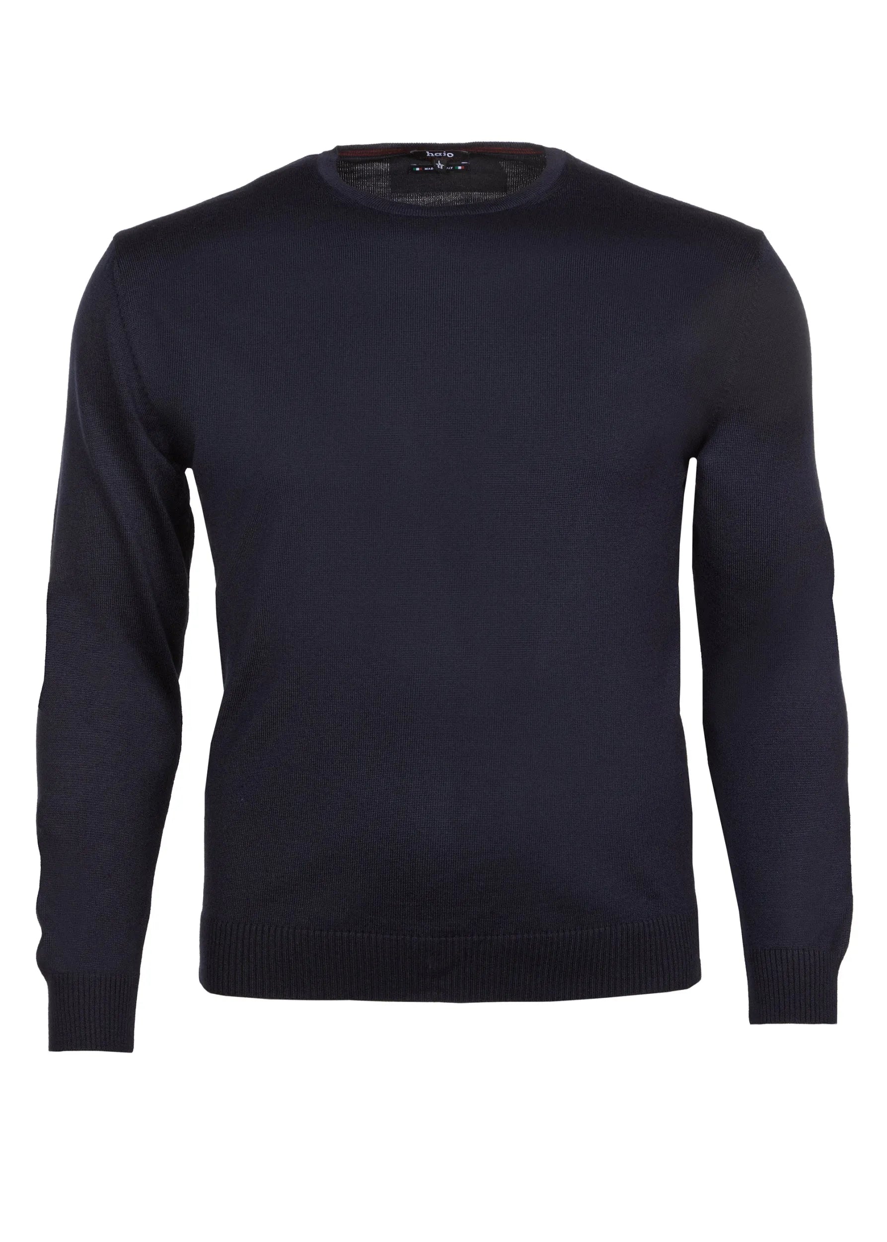 Schlichter schwarzer Pullover mit Rundhalsausschnitt und langen Ärmeln.