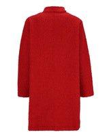 Roter Teddymantel mit langen Ärmeln und Knopfverschluss.