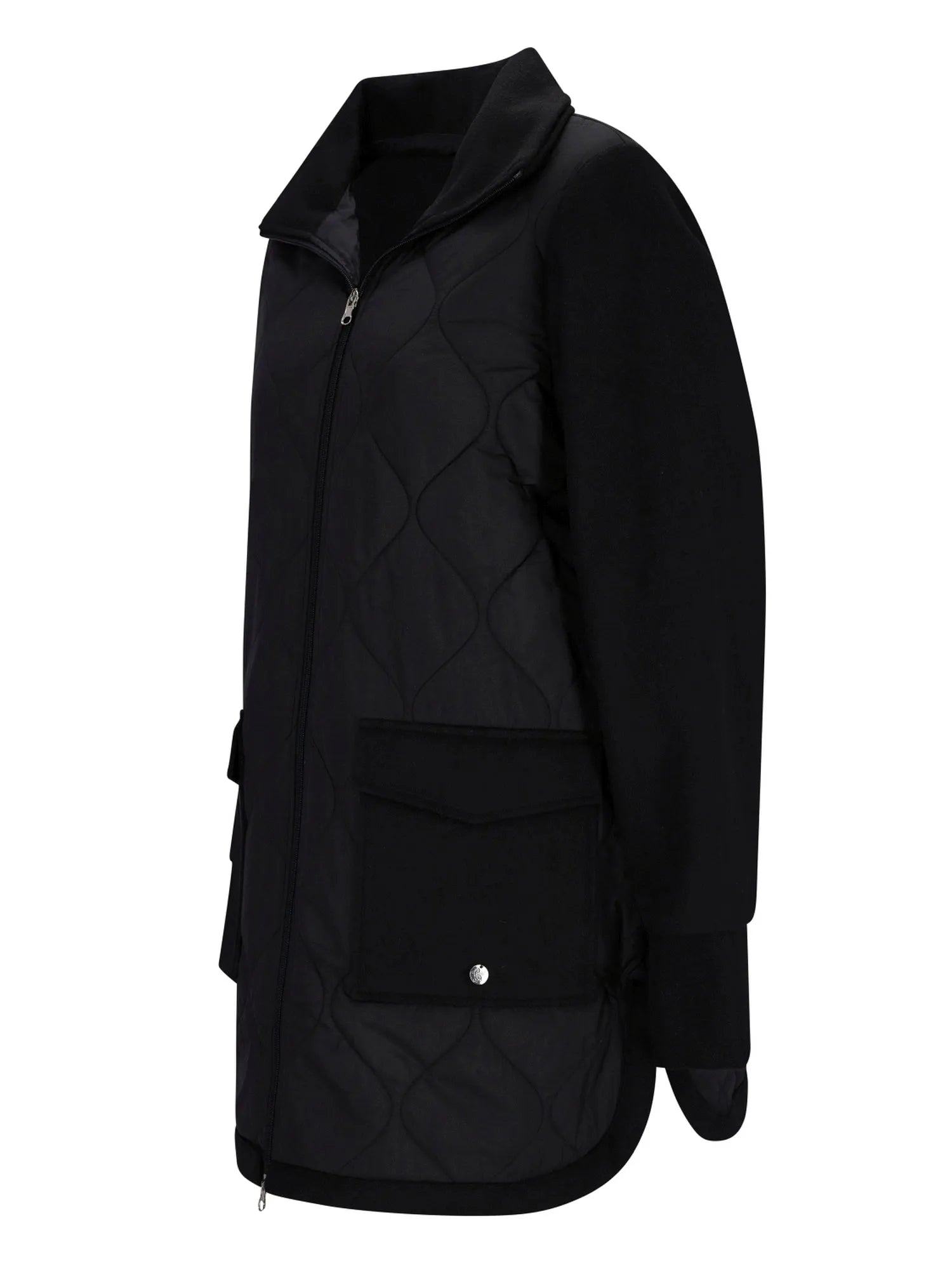 Schwarze Reißverschlussjacke mit Taschen und hohem Kragen.