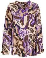 Lila und beigefarbene Paisley-Bluse mit gerüschtem Saum.