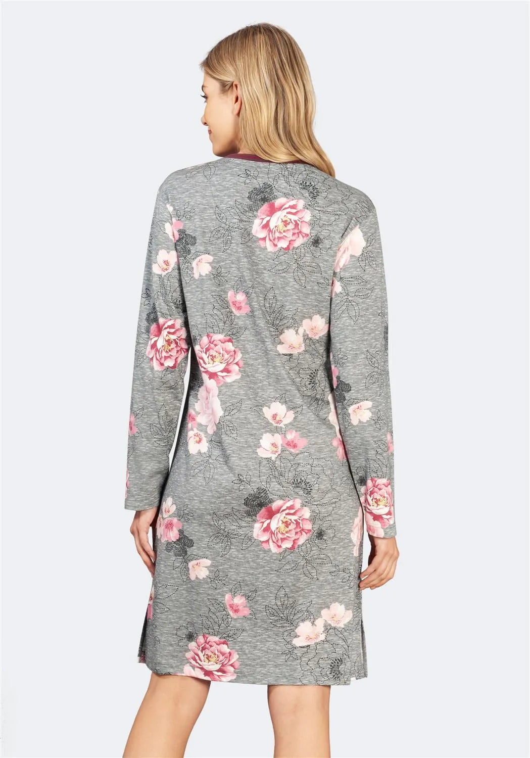 Graues langärmeliges Kleid mit Blumendruck und Knopfleiste.