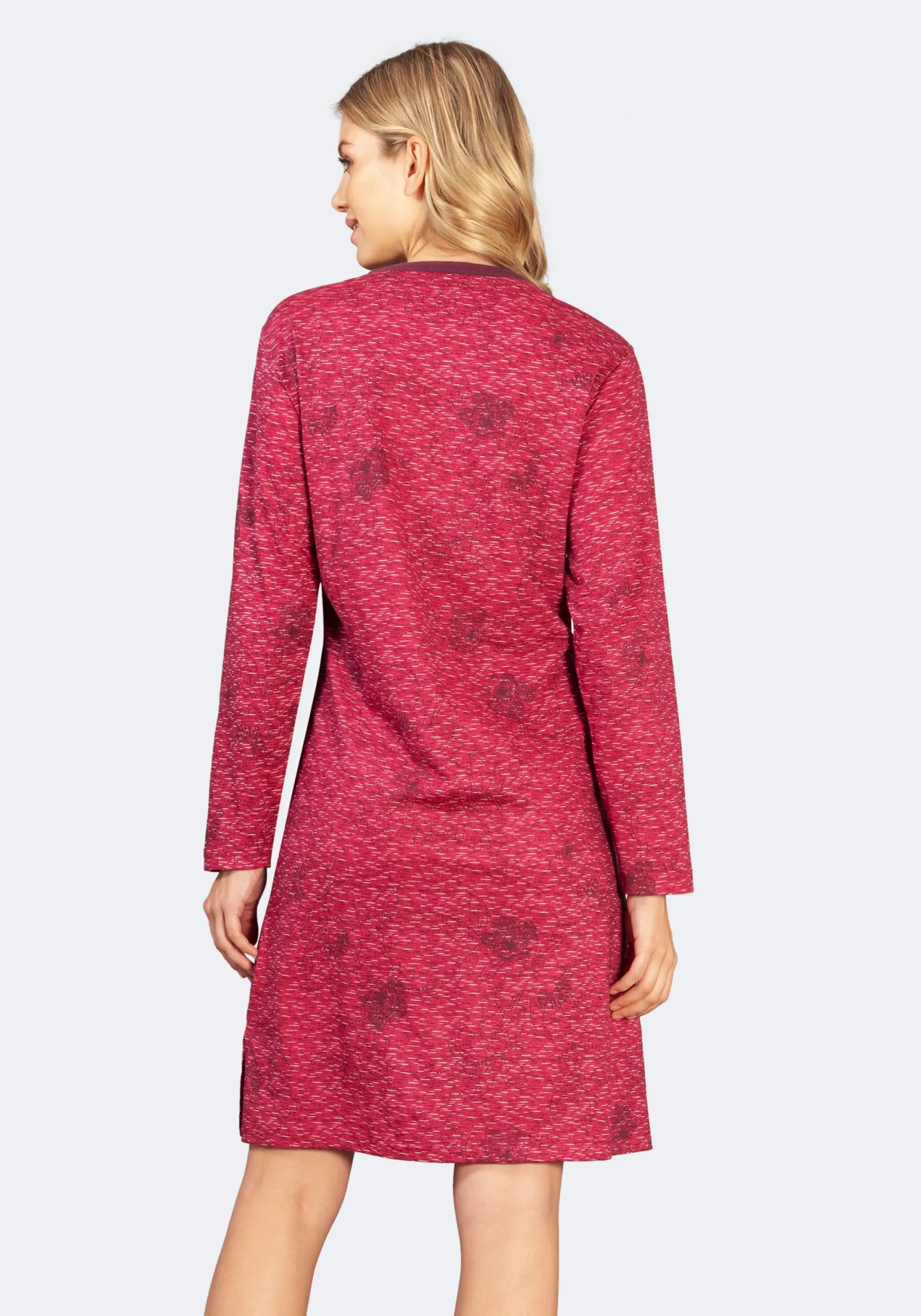 Rot marmoriertes Pulloverkleid mit Blumenmuster und langen Ärmeln.