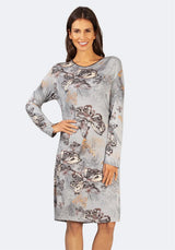 Graues und weißes Kleid mit Schmetterlingsprint und langen Ärmeln.