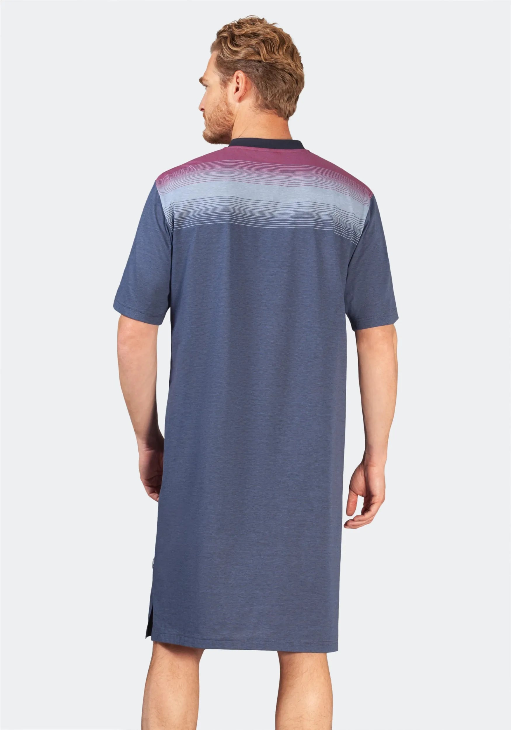 Kurzärmeliges Herren-Nachthemd mit Farbverlauf in Lila und Blau, aus weicher Baumwolle.
