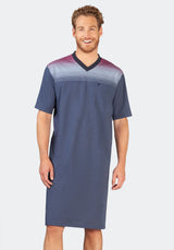Marineblaues und graues Herren-Nachthemd mit Farbverlauf und V-Ausschnitt.