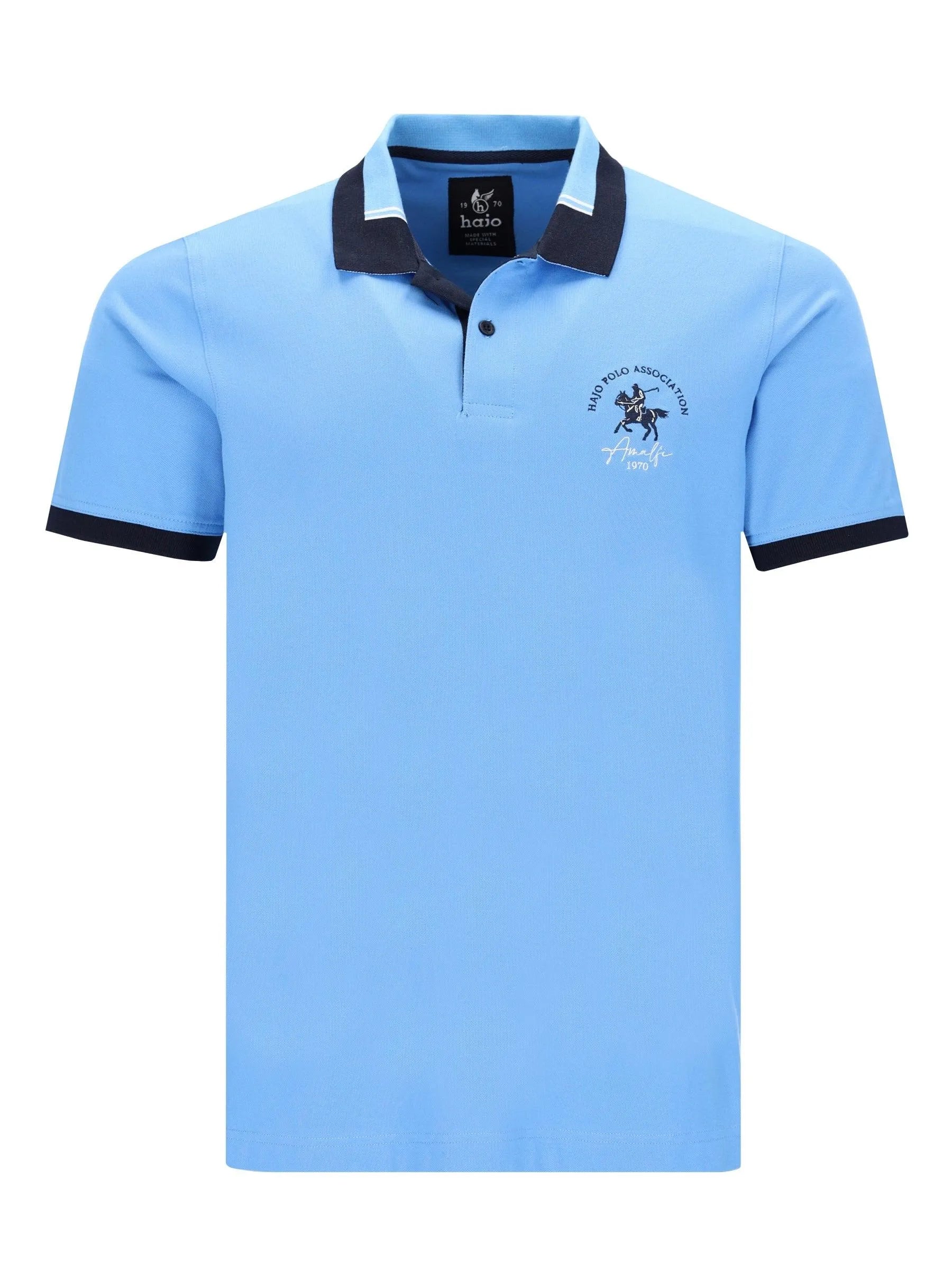 Hellblaues Pikee-Polo mit dezenter Bruststickerei in Stay-Fresh-Qualität