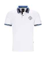 Weißes Poloshirt mit blauem und schwarzem Besatz, Logo auf der Brust.