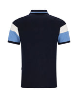 Marineblaues Poloshirt mit weißen und hellblauen Streifen, kurze Ärmel, Kragen, Knopfleiste.