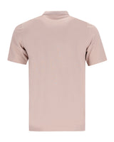 Einfarbiges rosa T-Shirt mit kurzen Ärmeln.