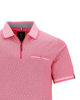 Rosa gemustertes Poloshirt mit Reißverschluss und Tasche, wahrscheinlich aus Baumwolle oder Polyestermischung.