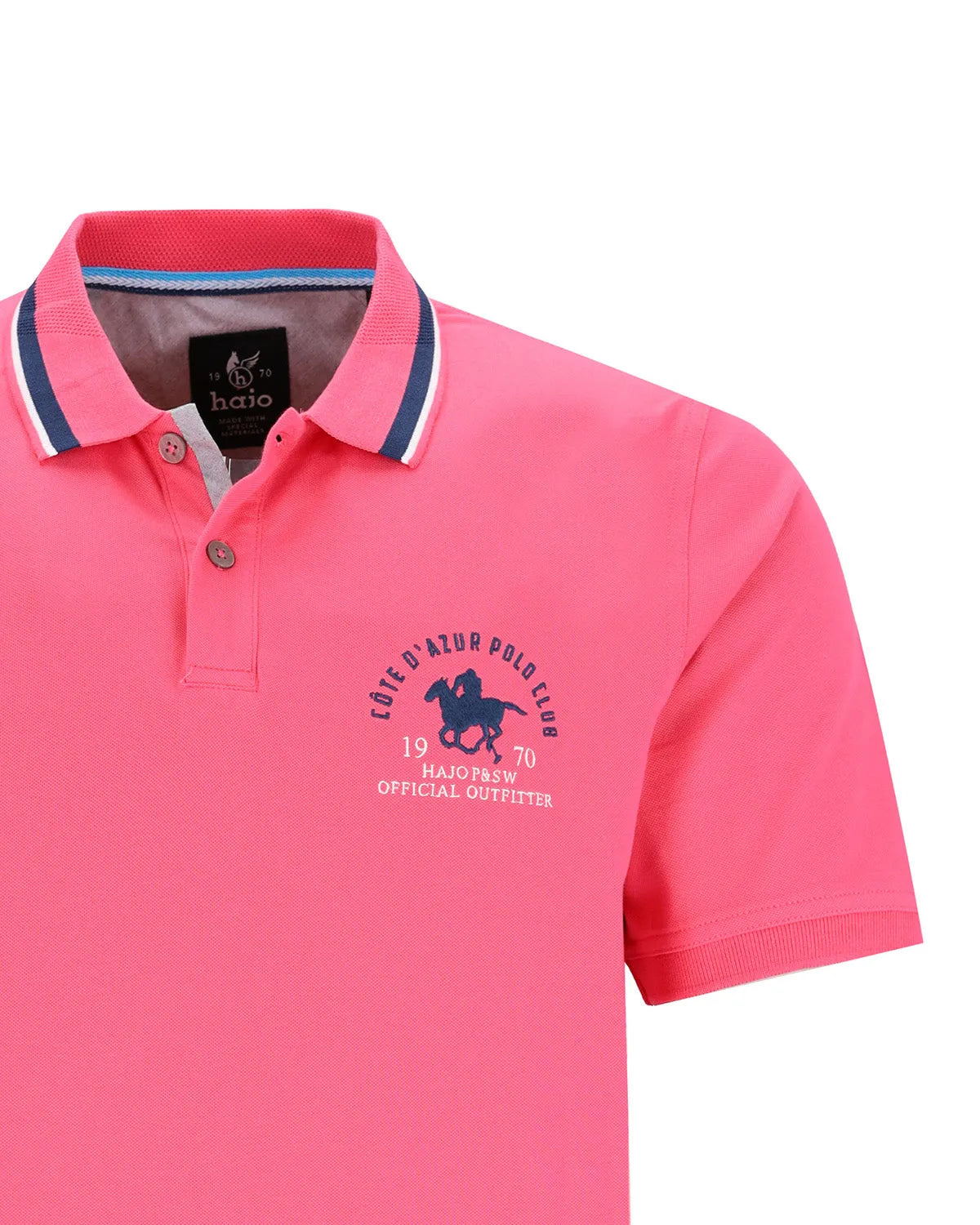 Rosa Polohemd mit marineblauem und weißem Besatz, Logo eines Reiters auf der Brust.