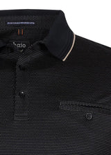 Schwarzes Poloshirt mit weißer Spitze und kleinem Muster, aus Baumwolle.
