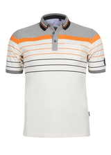 Weißes Poloshirt mit orangefarbenen und grauen Streifen, kurze Ärmel, Kragen, Knopfleiste vorne.