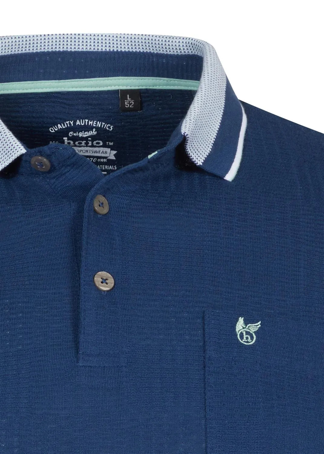 Marineblaues Poloshirt mit weißem und grünem Besatz, Button-Down-Kragen, strukturierter Stoff, Etikett ’quality authentic’.
