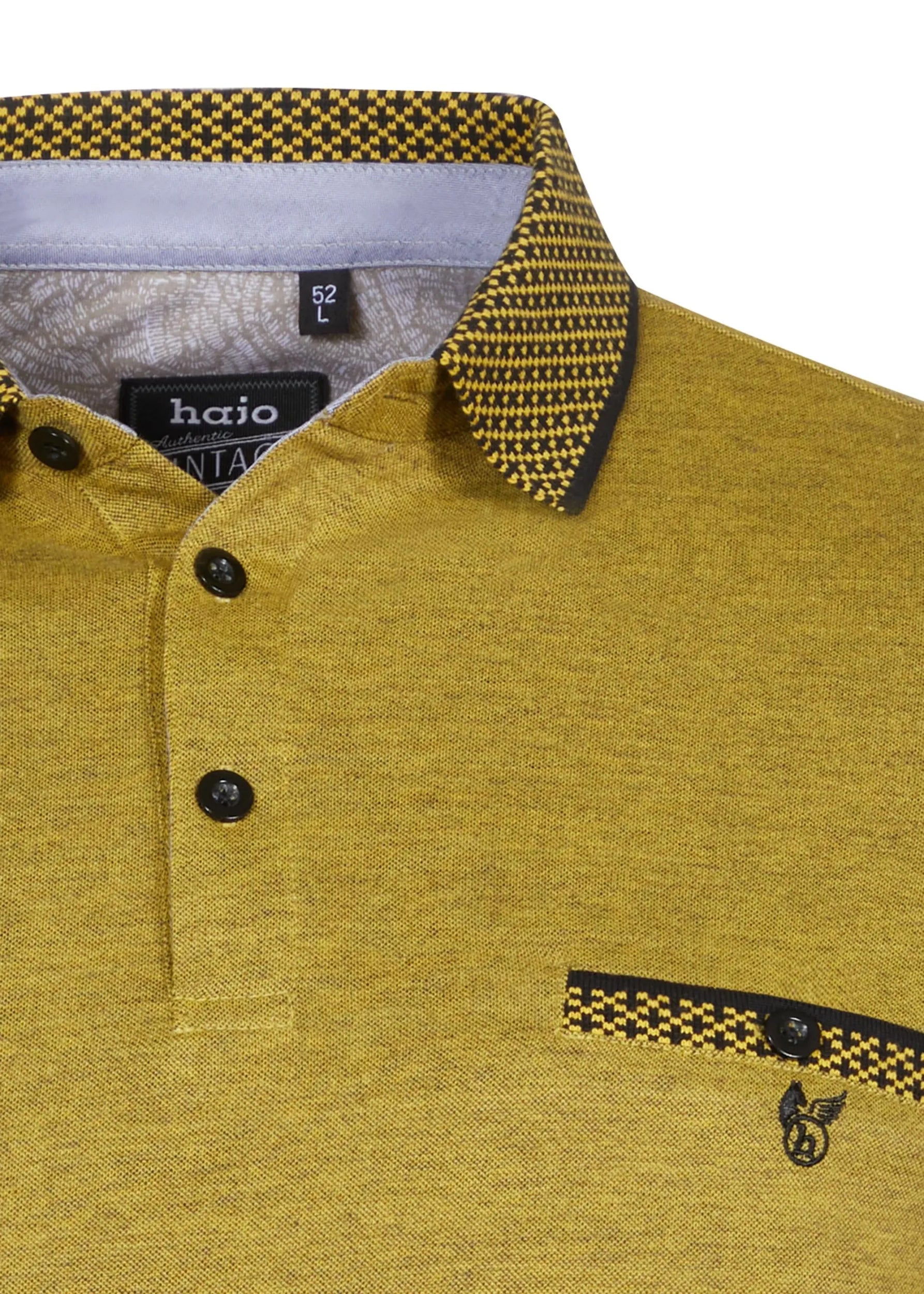 Senfgelbes Poloshirt mit schwarzen Knöpfen und gemusterten Taschen, mit Vintage-Logo.