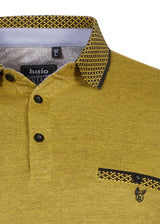Senfgelbes Poloshirt mit schwarzen Knöpfen und gemusterten Taschen, mit Vintage-Logo.