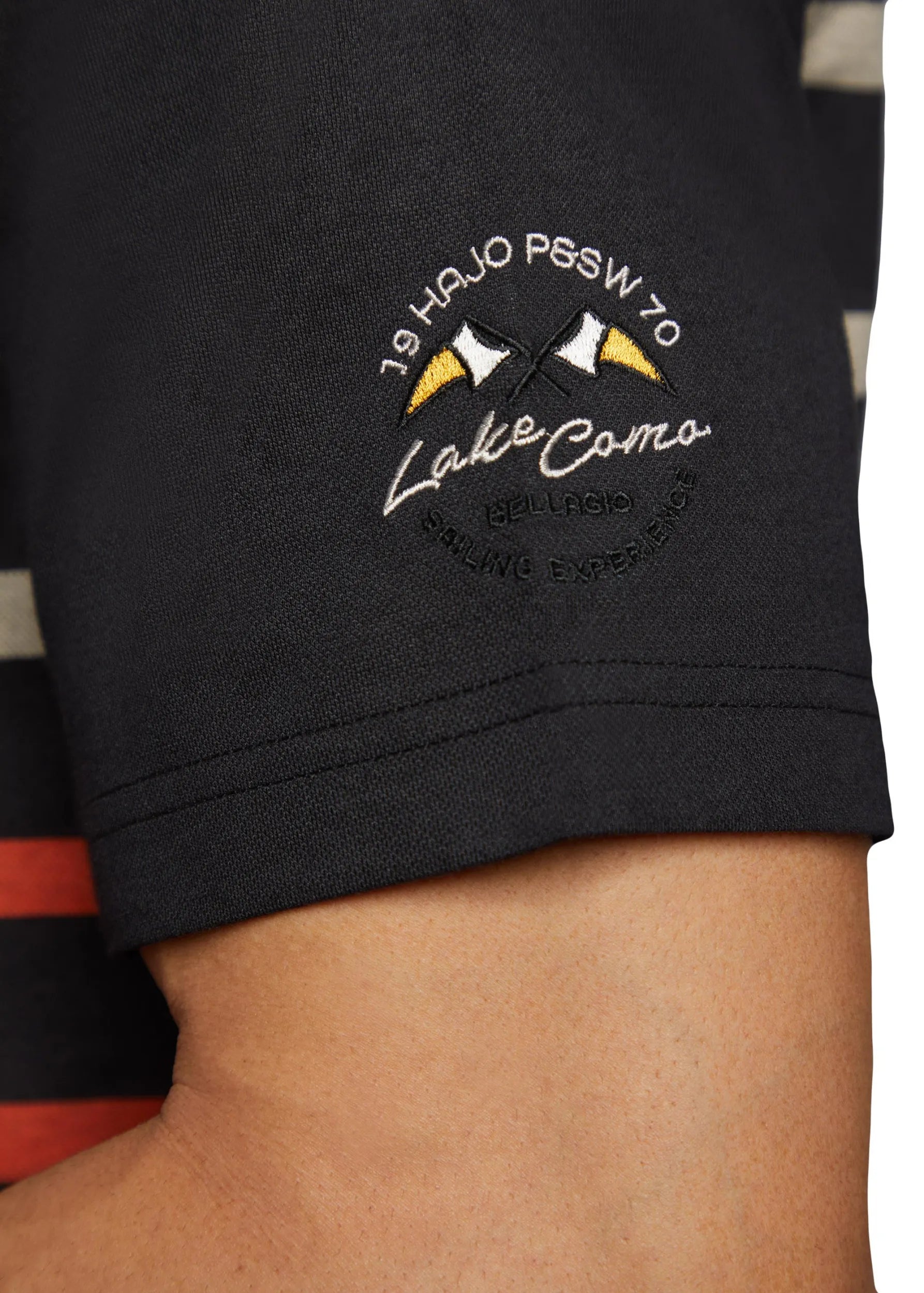 Schwarz-weiß gestreifte Badehose mit Como-See-Logo.