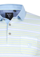 Hellblau-gelb gestreiftes Poloshirt mit Tasche, Button-down-Kragen und gesticktem Logo.