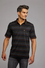 Schwarzes Poloshirt mit mehrfarbigen Streifen und orangefarbener Spitze, aus Baumwolle.