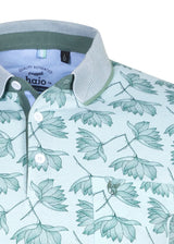 Grünes Poloshirt mit Blumendruck, Button-Down-Kragen und Kontrastnähten.