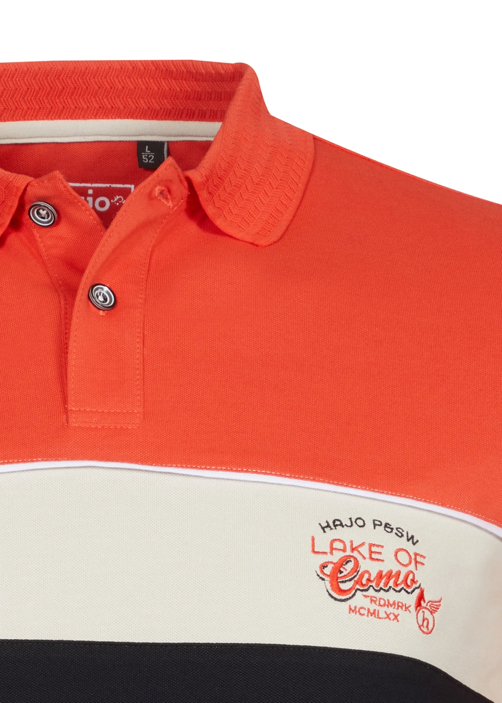 Orangefarbenes Poloshirt mit weißen und schwarzen Streifen, aufgesticktes Motiv ’Comer See’.