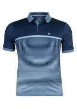 Marineblaues Poloshirt mit weißen und hellgrauen Streifen, kurzen Ärmeln, Kragen und gesticktem Fuchslogo auf der linken Brust.
