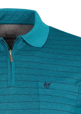 Hellgrün gestreiftes Poloshirt mit Viertel-Reißverschlusskragen und kleinem gesticktem Logo.