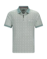 Hellgrünes Poloshirt mit Karomuster und Kontrastbesatz.