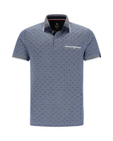 Blau-weiß gemustertes Poloshirt mit kontrastierender Spitze und Taschendetail.
