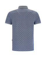 Blau-weißes Poloshirt mit geometrischem Muster und kurzen Ärmeln.