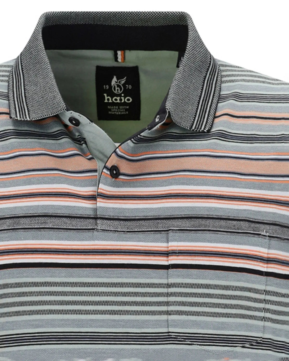 Gestreiftes Halo-Poloshirt mit einer Mischung aus grauen, rosa und schwarzen Streifen auf weichem Baumwollstoff.