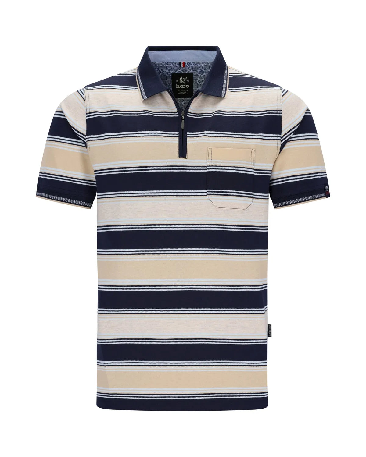Marineblau und beige gestreiftes Poloshirt mit Tasche, kurzen Ärmeln, Kragen und Knopfleiste.