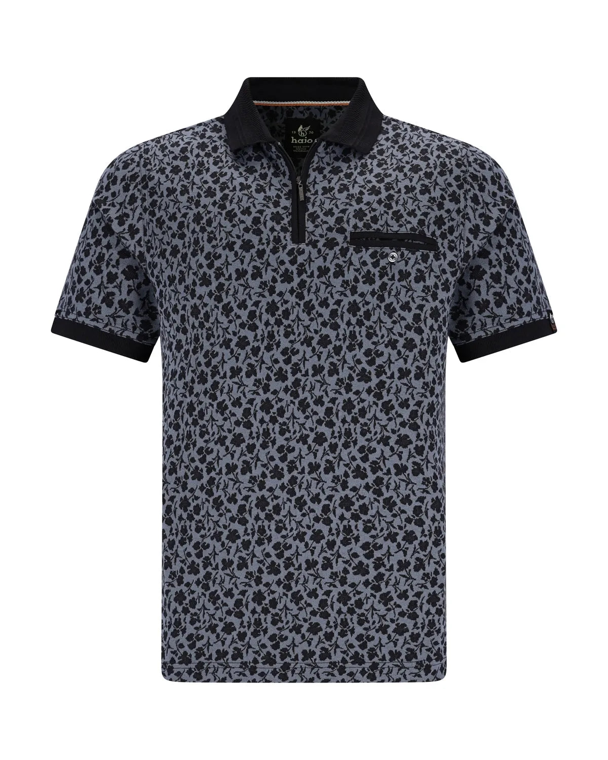 Marineblaues und schwarzes Poloshirt mit Leopardenmuster und Kontrastnähten.