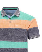 Mehrfarbig gestreiftes Poloshirt mit Tasche und Button-Down-Kragen, aus Baumwolle oder Leinen.