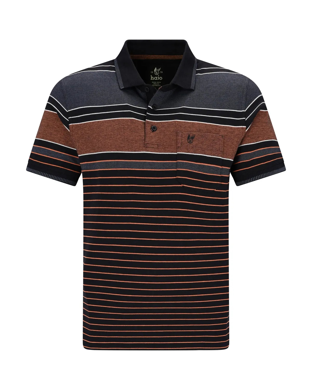 Braun und marineblau gestreiftes Poloshirt mit Logo auf der Brust.