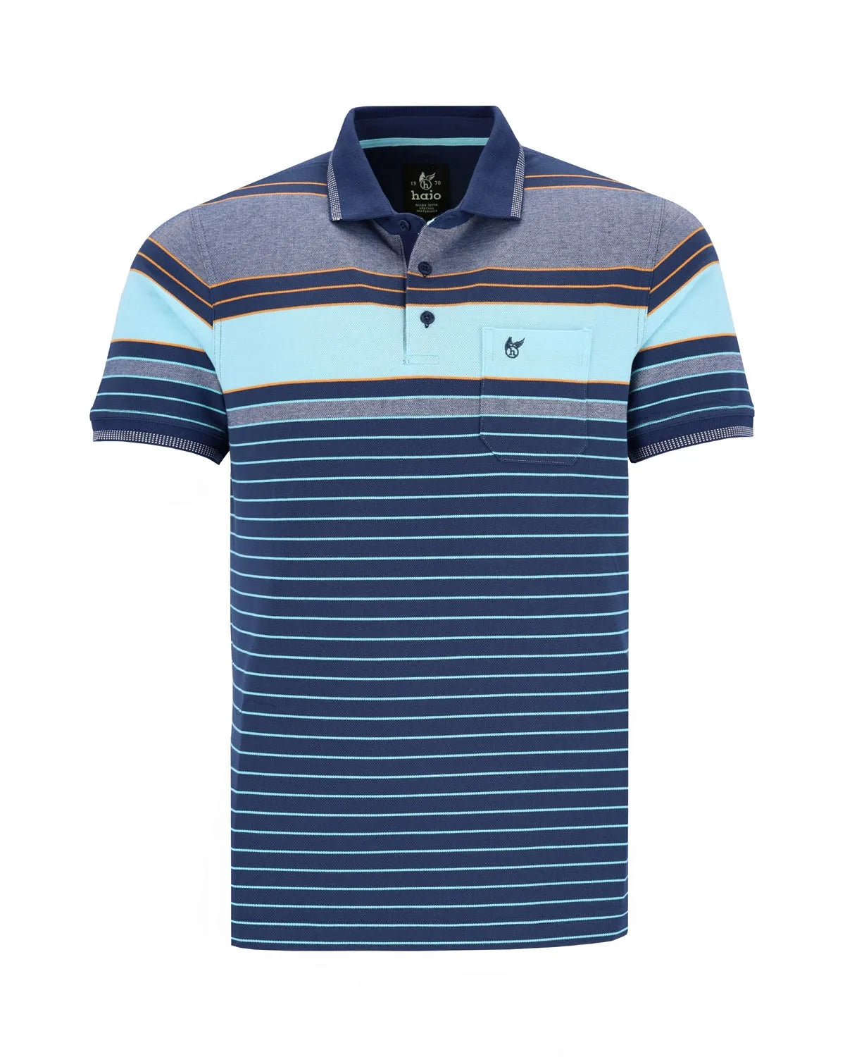 Blau gestreiftes Poloshirt mit marineblauen und hellblauen Streifen, kurzen Ärmeln, Button-Down-Kragen und einem kleinen Logo auf der Brust.